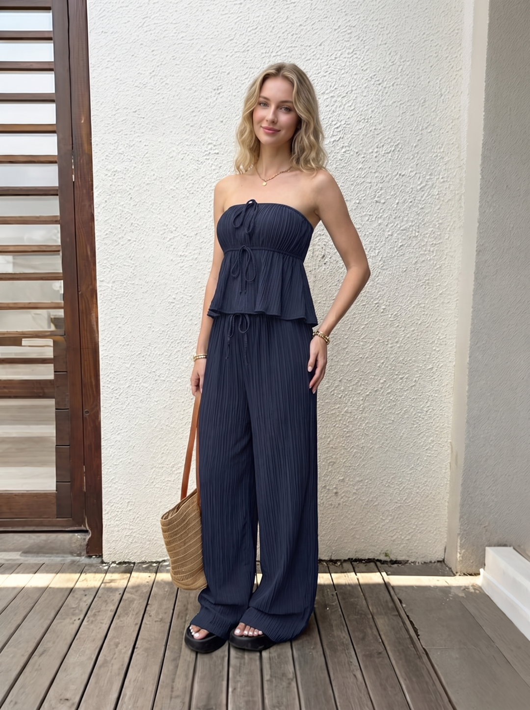 Gerüschtes Neckholder-Oberteil und weite Hose, Zweiteiler, Sommer-Urlaubs-Outfit 2026