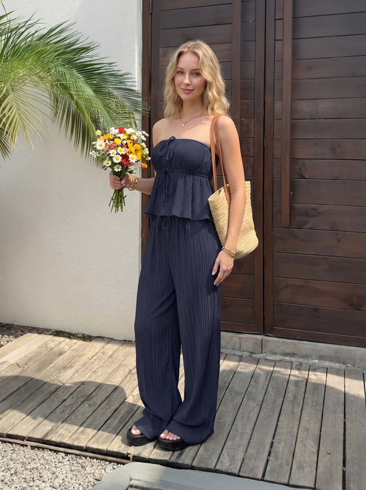 Gerüschtes Neckholder-Oberteil und weite Hose, Zweiteiler, Sommer-Urlaubs-Outfit 2026