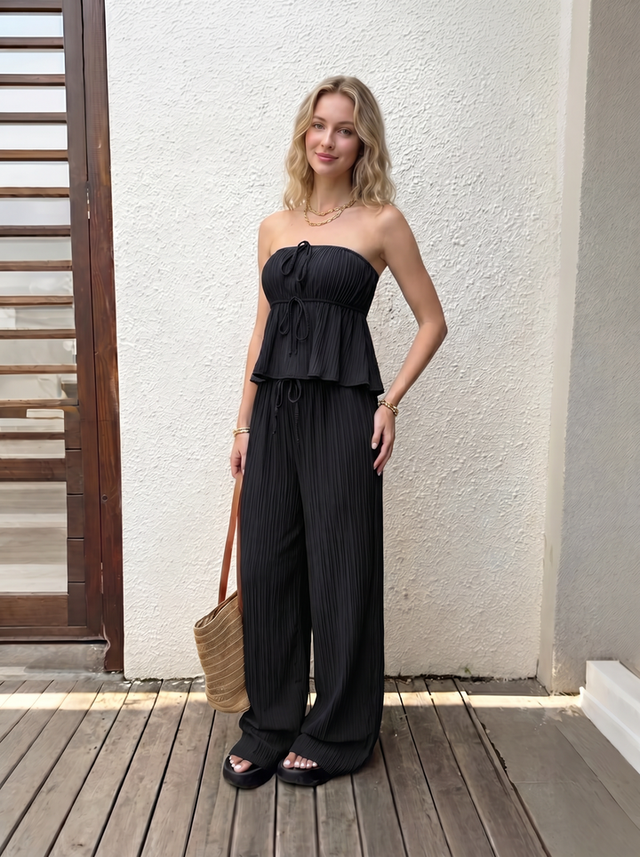 Gerüschtes Neckholder-Oberteil und weite Hose, Zweiteiler, Sommer-Urlaubs-Outfit 2026
