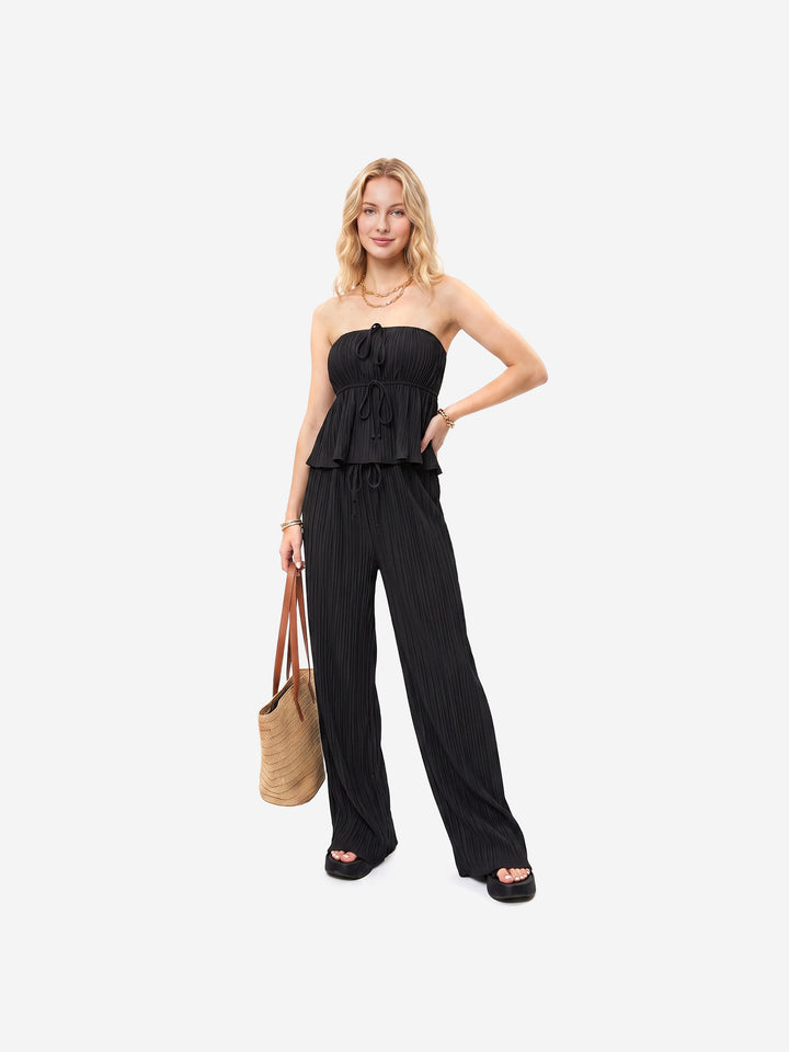 Gerüschtes Neckholder-Oberteil und weite Hose, Zweiteiler, Sommer-Urlaubs-Outfit 2026