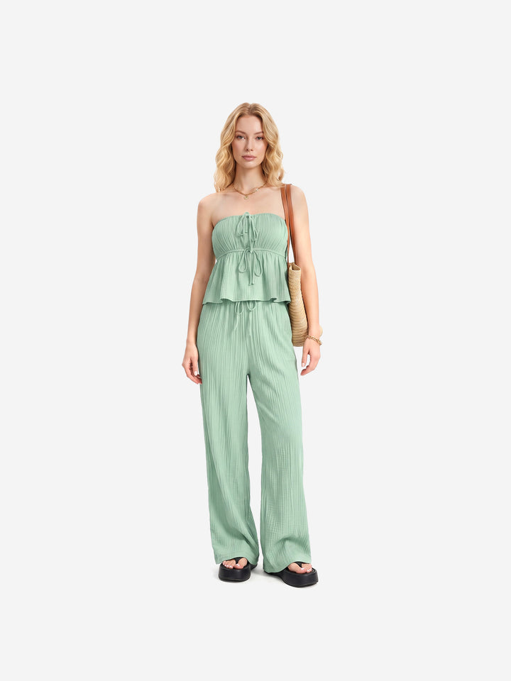 Gerüschtes Neckholder-Oberteil und weite Hose, Zweiteiler, Sommer-Urlaubs-Outfit 2026