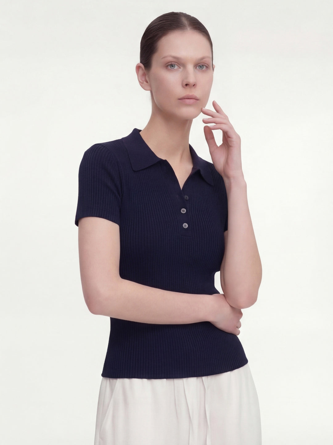 Geripptes kurzärmeliges Stricktop mit Reverskragen für Damen