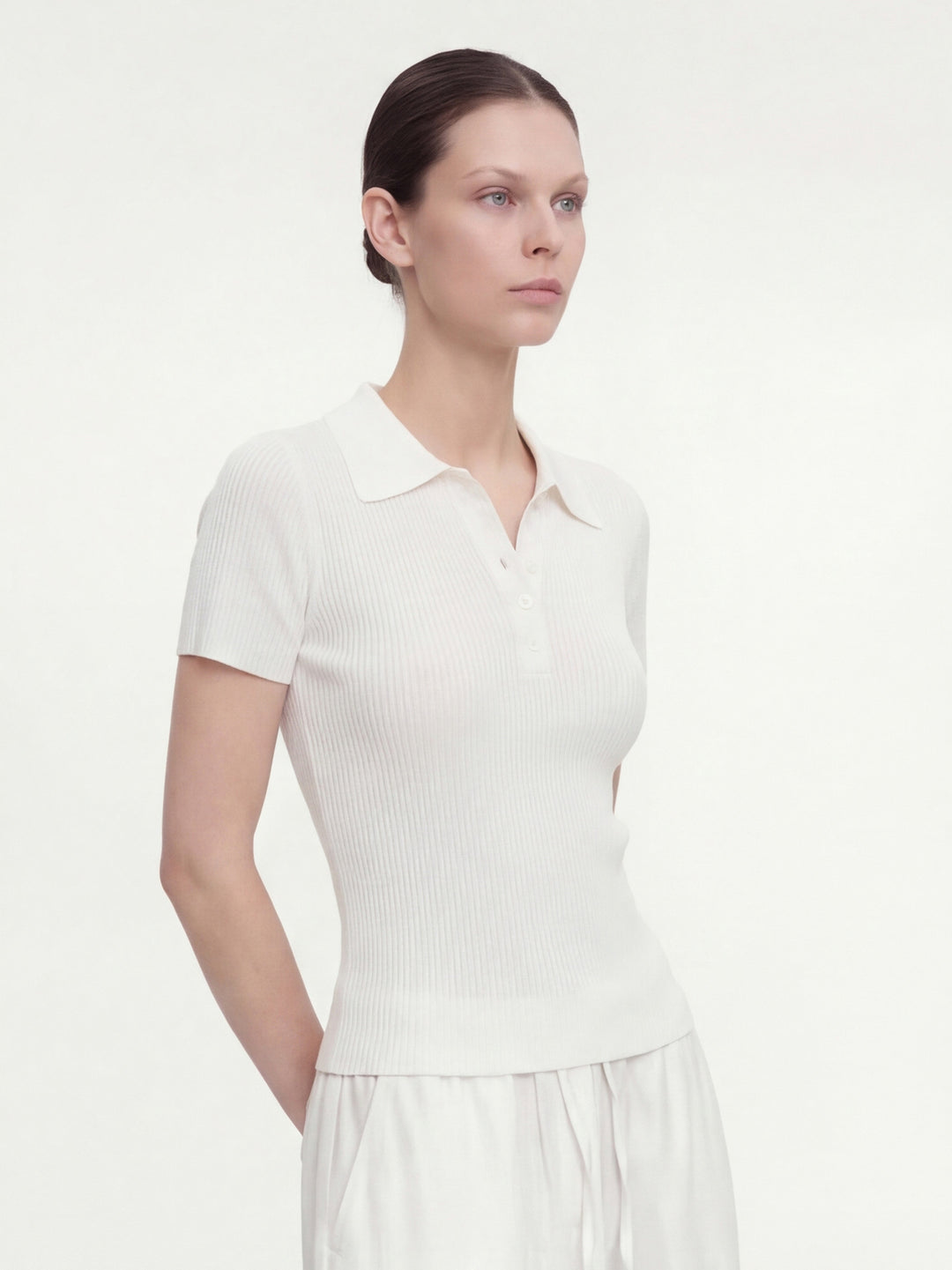 Geripptes kurzärmeliges Stricktop mit Reverskragen für Damen